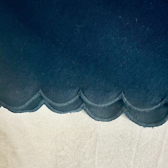 Banana Republic Navy Blue Scalloped Mid Rise Shorts Size 6 EUC - Picture 5 of 7